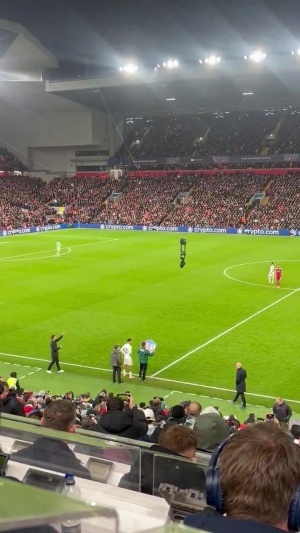 📹看台视角：全场嘘声震耳欲聋！阿诺德重返安菲尔德的“待遇”