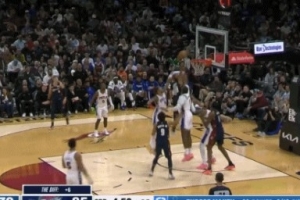 霸王举鼎！克雷格·波特投篮不中 泰森篮下腾空暴起单臂补扣