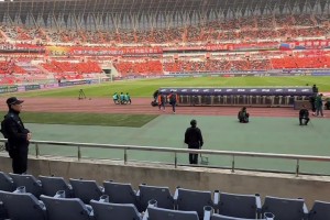 阿姨好啊🤩！泰山美女球迷雷姨风姿绰约，今天我们都是泰山球迷