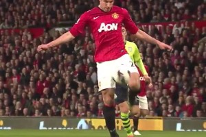 “圆神”安东尼直捣黄龙，助曼联战胜巴萨