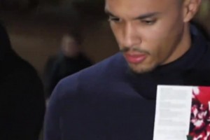 纪念若塔💔 游戏搭子阿诺德为好友献上手柄🎮