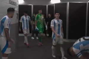 谁最可爱？网友当年恶搞儿童版欧冠决赛拜仁vs巴黎！