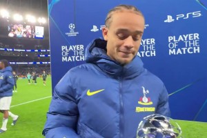 哈维·西蒙斯凭借对阵哥本哈根的出色表现荣膺全场最佳球员🏅